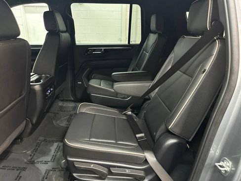 Used 2025 Chevrolet Suburban Premier AWD/4WD image 21
