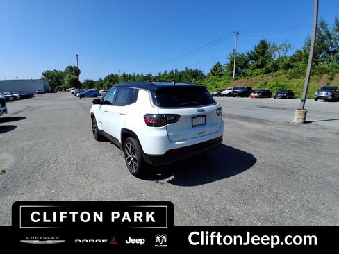 Certified 2025 Jeep Compass Limited w/ Elite Group AWD/4WD image 6