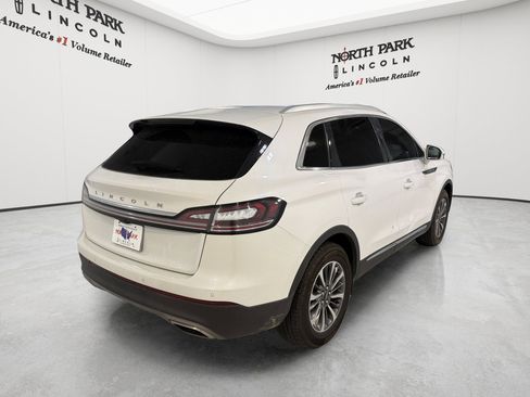 Certified 2022 Lincoln Nautilus FWD w/ Premium Package image 5