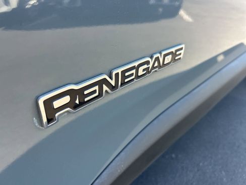 Used 2018 Jeep Renegade Latitude image 13