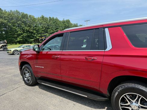 Used 2021 Chevrolet Suburban Premier AWD/4WD image 7