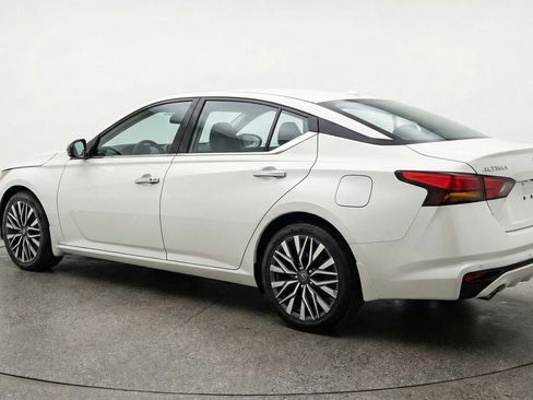 Used 2025 Nissan Altima 2.5 SV FWD image 6