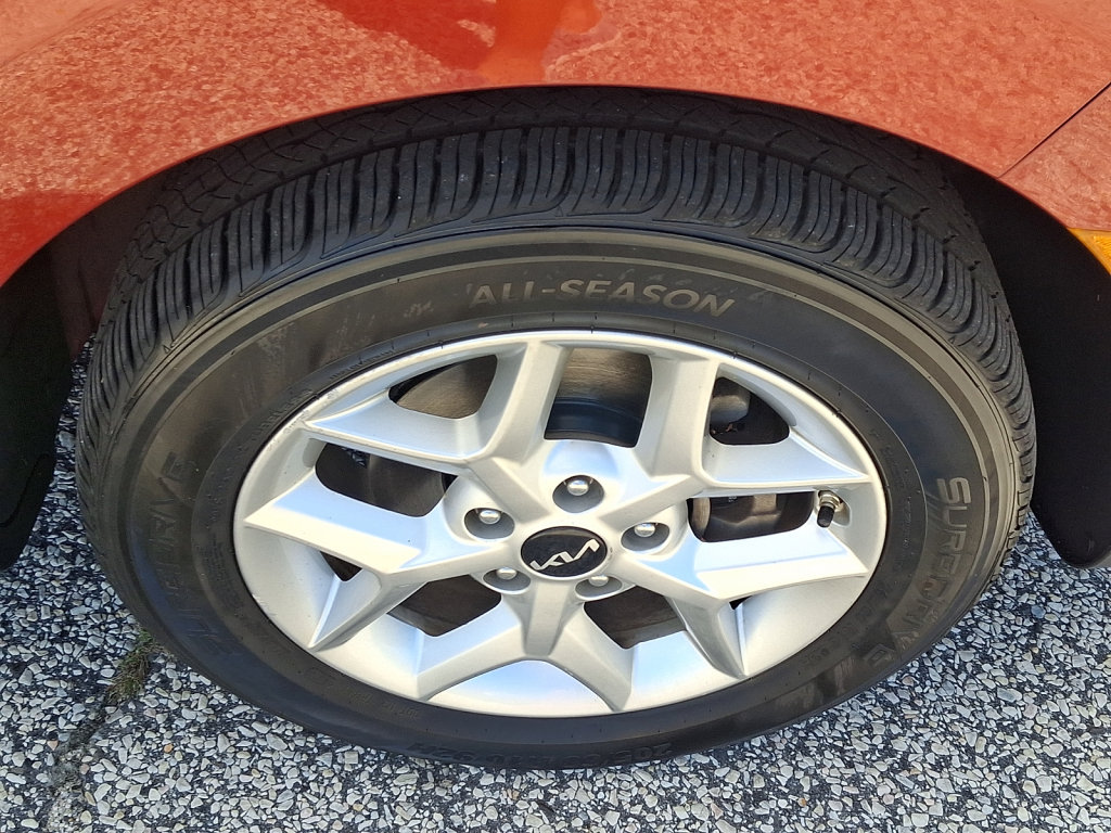 Used 2024 Kia Soul LX w/ LX Technology Package FWD image 10