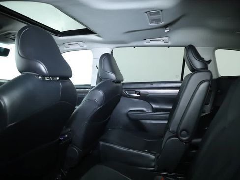 Used 2022 Toyota Highlander Limited AWD/4WD image 17