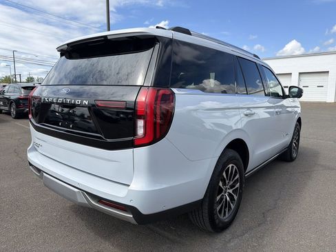 Used 2025 Ford Expedition Platinum AWD/4WD image 5