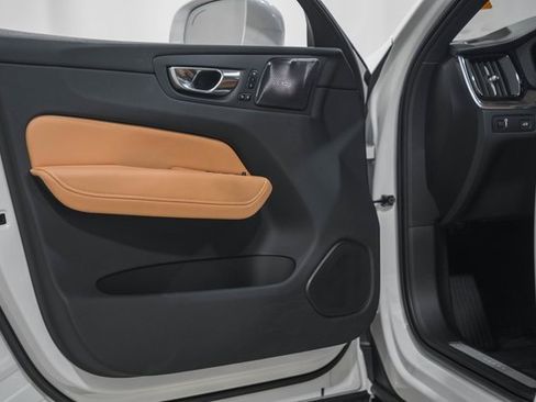 Used 2022 Volvo XC60 B5 Inscription w/ Climate Package image 36