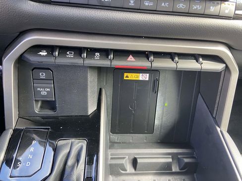 Used 2024 Toyota Tundra Limited image 26