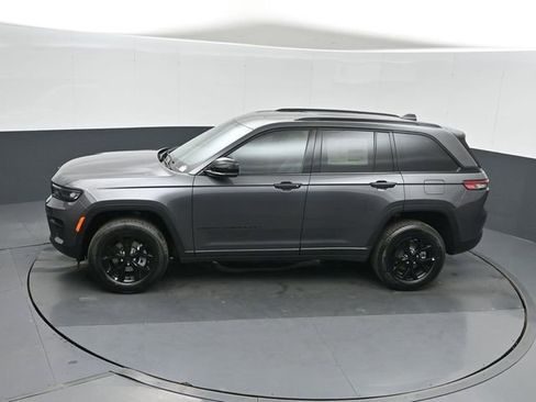 New 2025 Jeep Grand Cherokee Altitude image 35