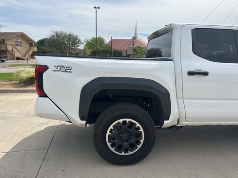 Used 2024 Toyota Tacoma TRD Off-Road image 5