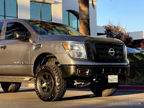 Used 2017 Nissan Titan S image 16