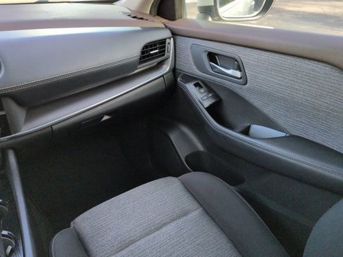 Used 2023 Nissan Rogue SV image 18