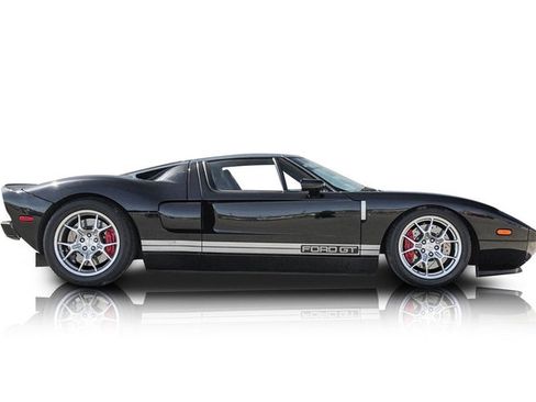 Used 2005 Ford GT RWD image 2