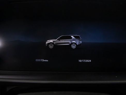 Certified 2025 Land Rover Discovery Metropolitan Edition image 17