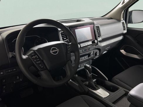 Used 2024 Nissan Frontier SV w/ SV Convenience Package image 21