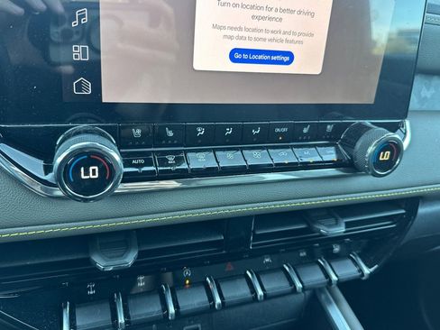 Used 2025 Chevrolet Colorado ZR2 w/ Midnight Edition AWD/4WD image 26