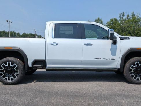 New 2026 GMC Sierra 2500 Denali Ultimate w/ LPO, Black Badging Package AWD/4WD image 5
