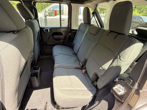 Used 2025 Jeep Wrangler Unlimited Sport AWD/4WD image 13