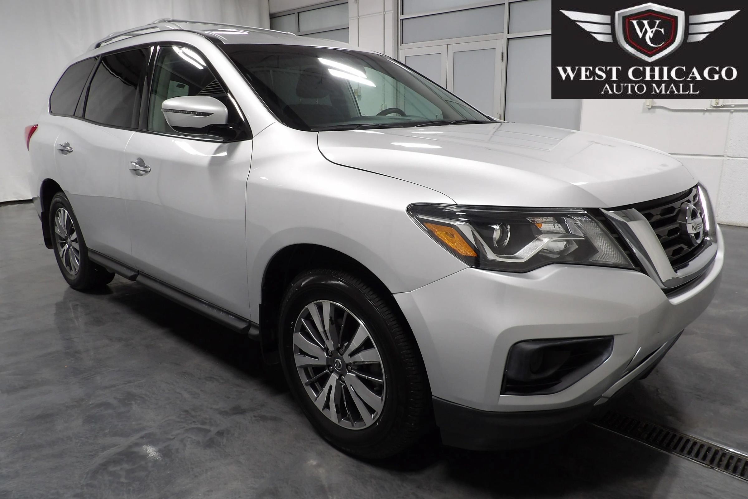 Used 2020 Nissan Pathfinder S FWD image 1