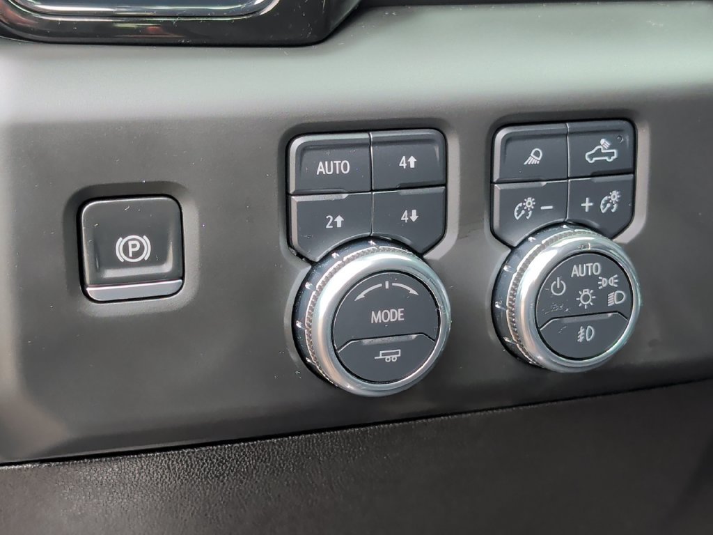 Used 2025 GMC Sierra 1500 AT4 w/ AT4 Preferred Package AWD/4WD image 14