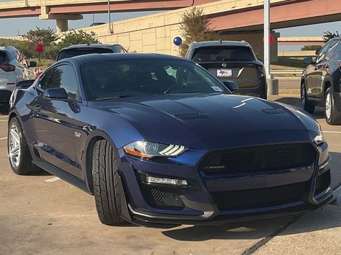 Used 2019 Ford Mustang GT RWD image 3