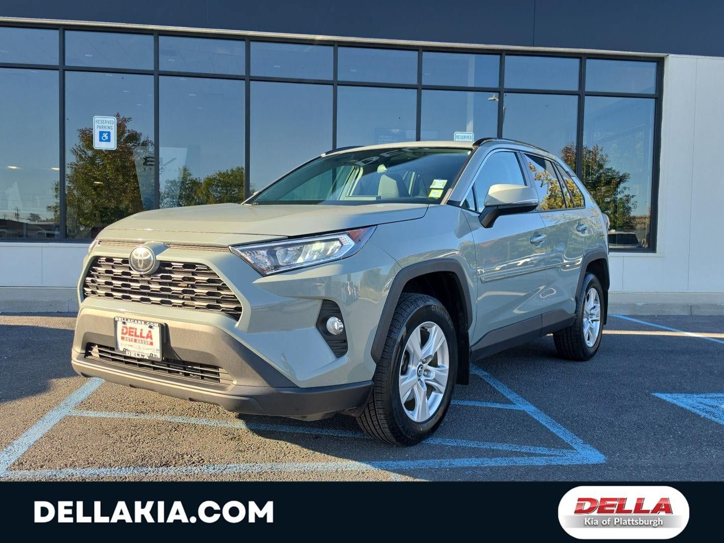 Used 2020 Toyota RAV4 XLE w/ Convenience Package AWD/4WD image 1