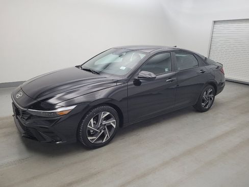 Used 2025 Hyundai Elantra Sport FWD image 2