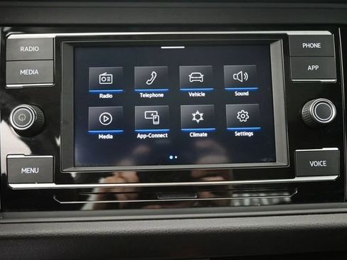 Used 2024 Volkswagen Jetta SE FWD image 15