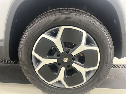 Used 2024 Rivian R1S Adventure AWD/4WD image 10