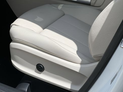 New 2026 Mercedes-Benz GLB 250 4MATIC image 19