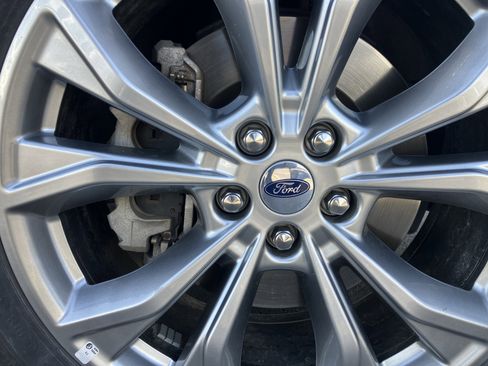 Used 2023 Ford Explorer XLT w/ Equipment Group 202A image 9