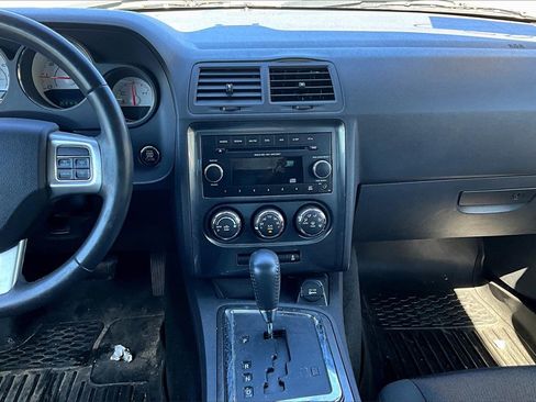 Used 2013 Dodge Challenger SXT image 25