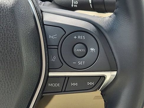 Used 2018 Toyota Camry XLE FWD image 28