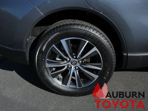 Certified 2021 Toyota Venza LE image 4