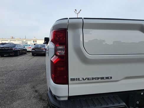 Used 2024 Chevrolet Silverado 2500 Custom w/ Custom Value Package AWD/4WD image 10