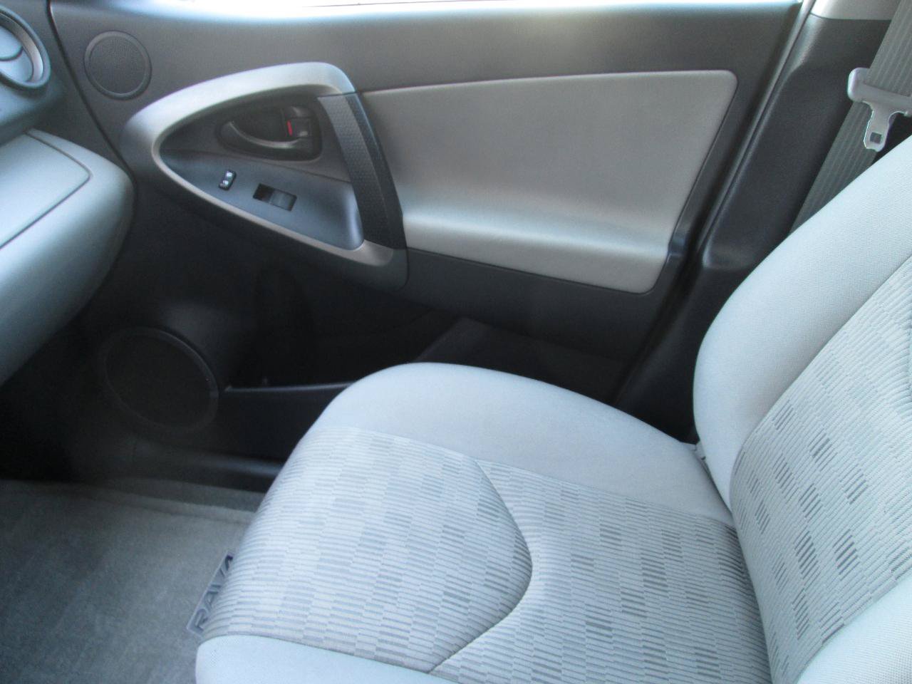 Used 2011 Toyota RAV4 4WD w/ Base L4 Extra Value Pkg image 29