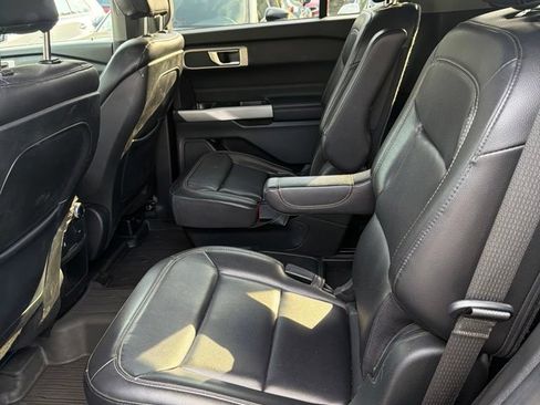 Used 2020 Ford Explorer XLT w/ Equipment Group 202A AWD/4WD image 9