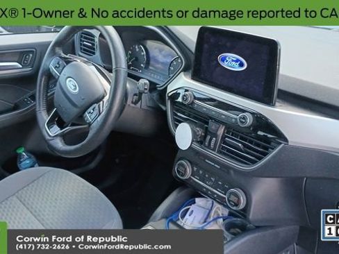 Used 2021 Ford Escape SE w/ SE Sport Appearance Package FWD image 3