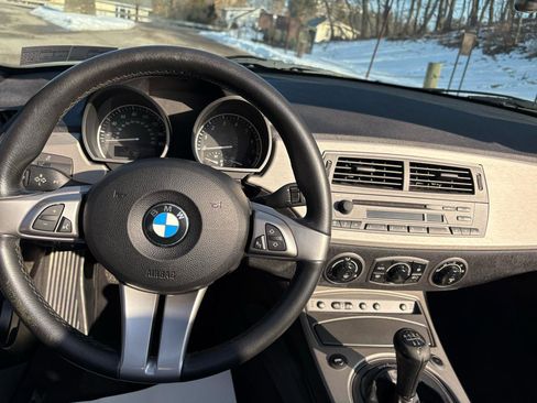 Used 2004 BMW Z4 2.5i image 34