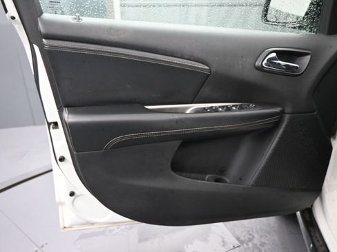 Used 2015 Dodge Journey Crossroad w/ Flexible Seating Group image 16