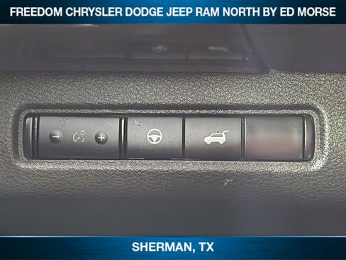 Used 2023 Nissan Pathfinder SL w/ Black Appearance Package FWD image 17