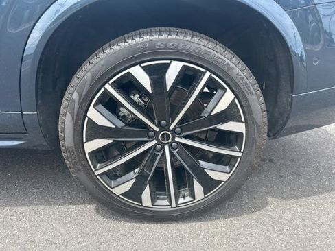 Certified 2025 Volvo XC90 B6 Plus AWD/4WD image 9