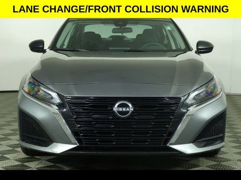 Used 2025 Nissan Altima 2.5 SV FWD image 8