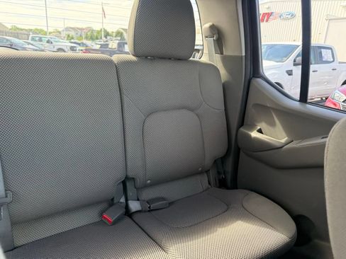 Used 2013 Nissan Frontier SV w/ SV Value Truck Pkg AWD/4WD image 55