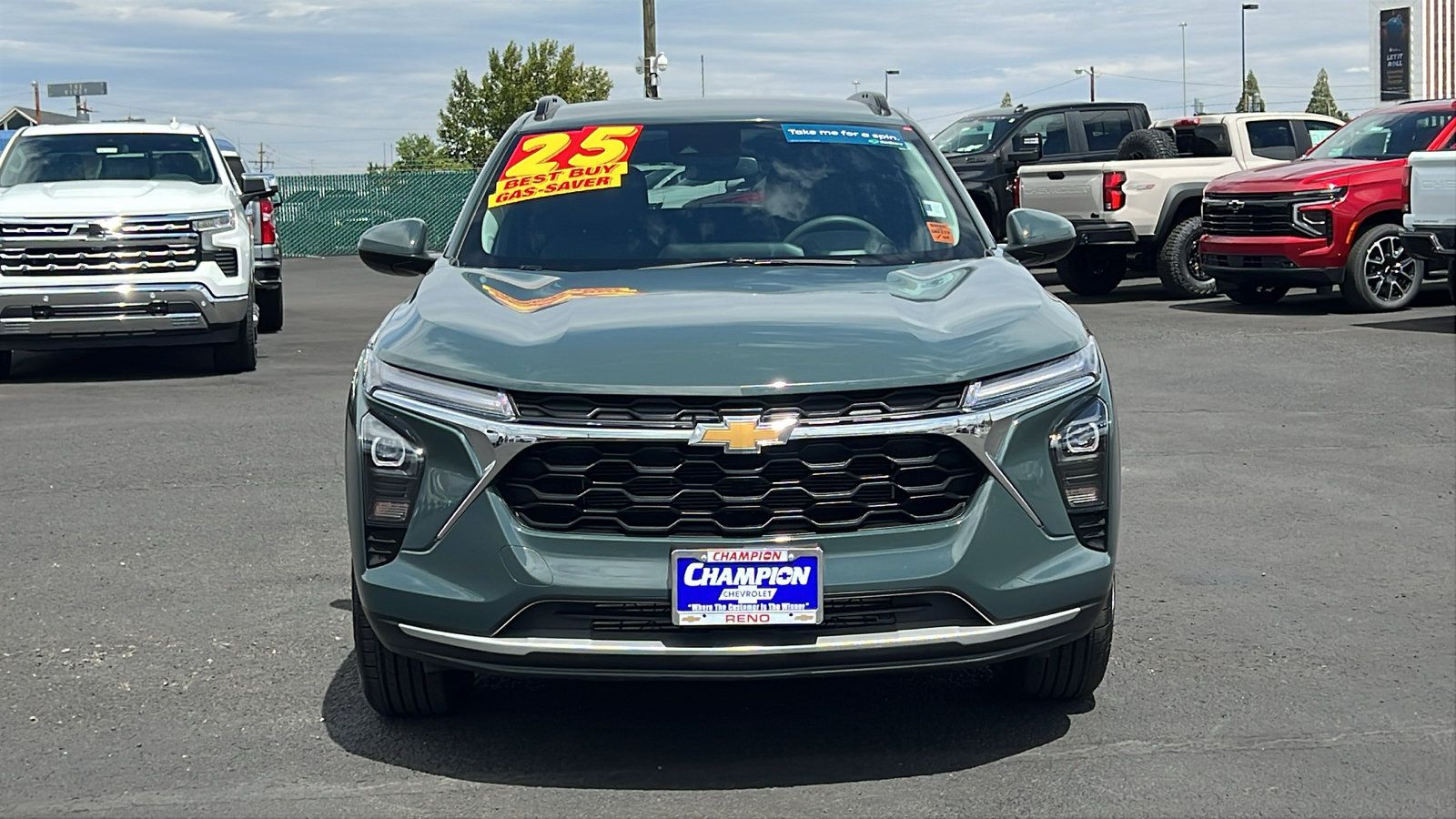 Certified 2025 Chevrolet Trax LT FWD image 2