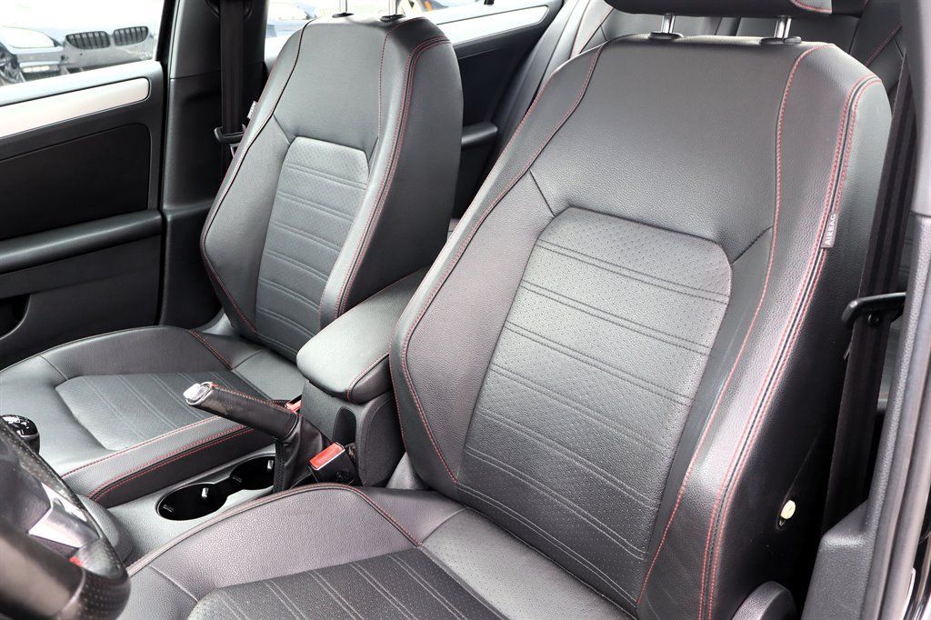 Used 2013 Volkswagen Jetta GLI Autobahn FWD image 16