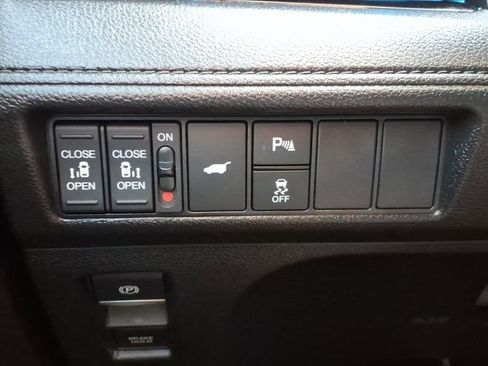 Used 2025 Honda Odyssey Touring image 12