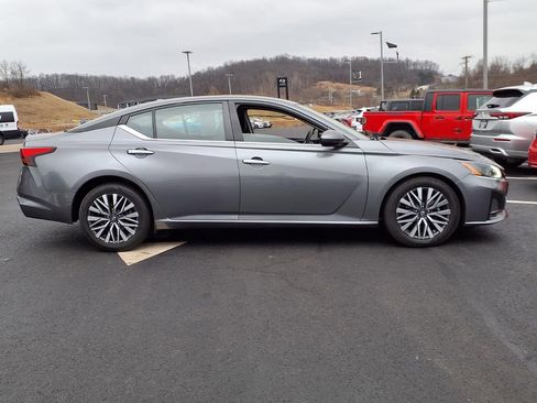 Used 2023 Nissan Altima 2.5 SV image 5
