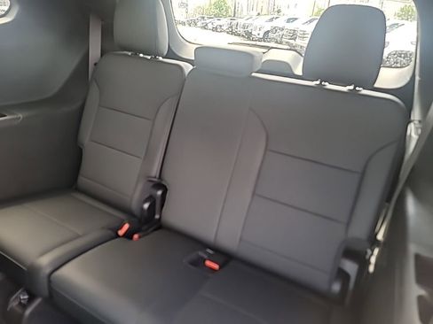 Used 2025 Buick Enclave Preferred image 11