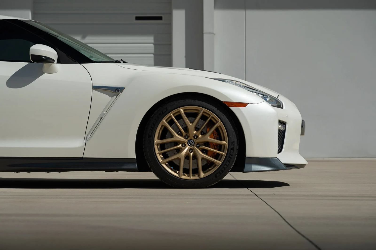 Used 2017 Nissan GT-R Premium w/ Premium Interior Package AWD/4WD image 32