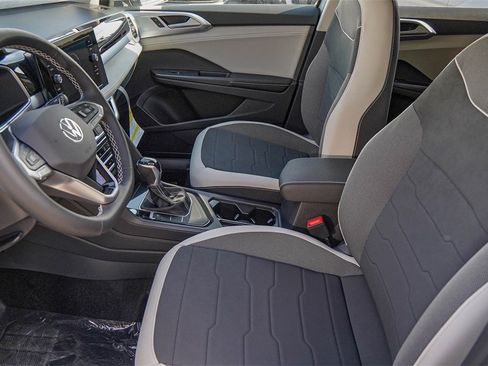 New 2026 Volkswagen Taos SE image 8
